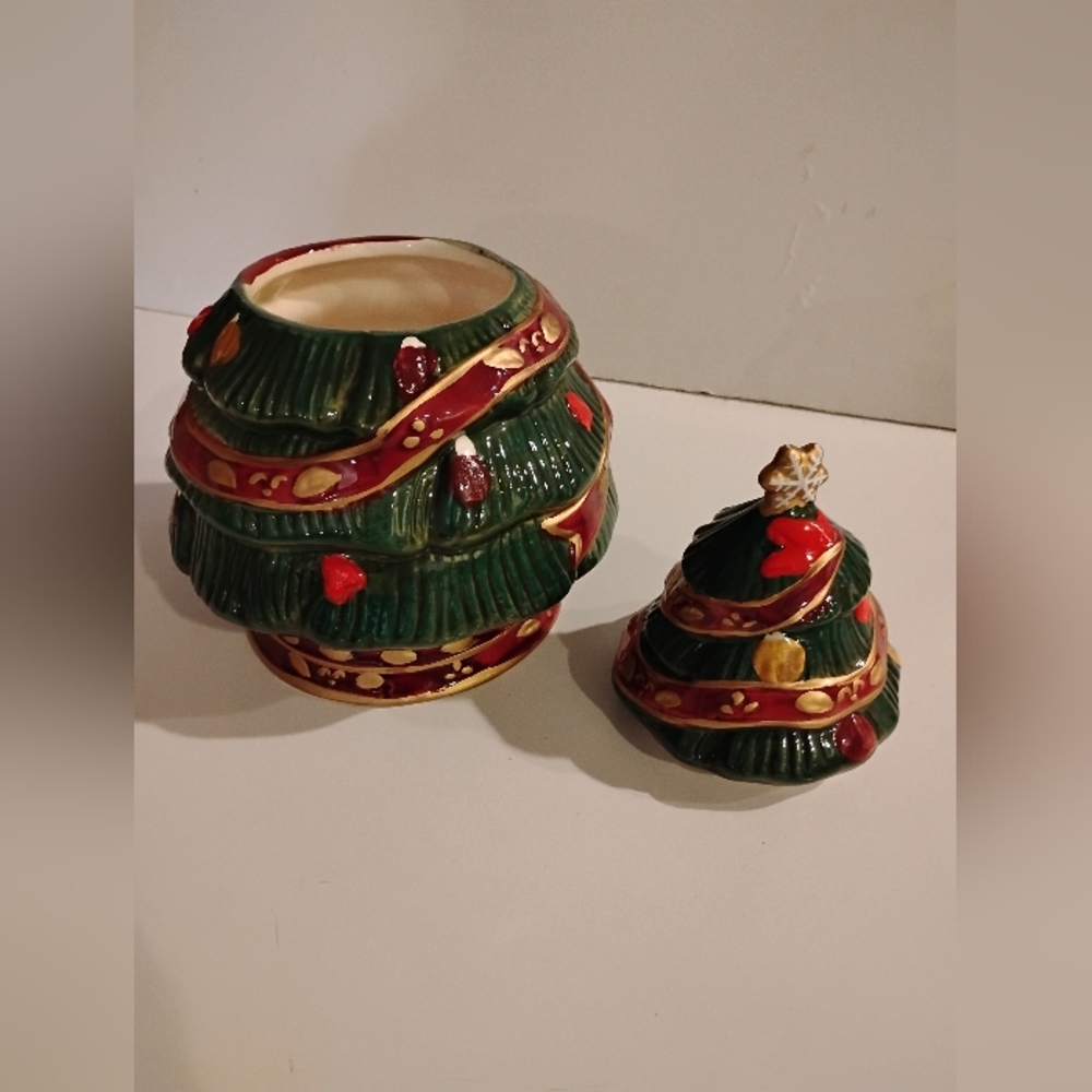 Classic Christmas Tree Snack Jar Ceramic 2 Pieces GIBSON Holyday Collection 7.5'